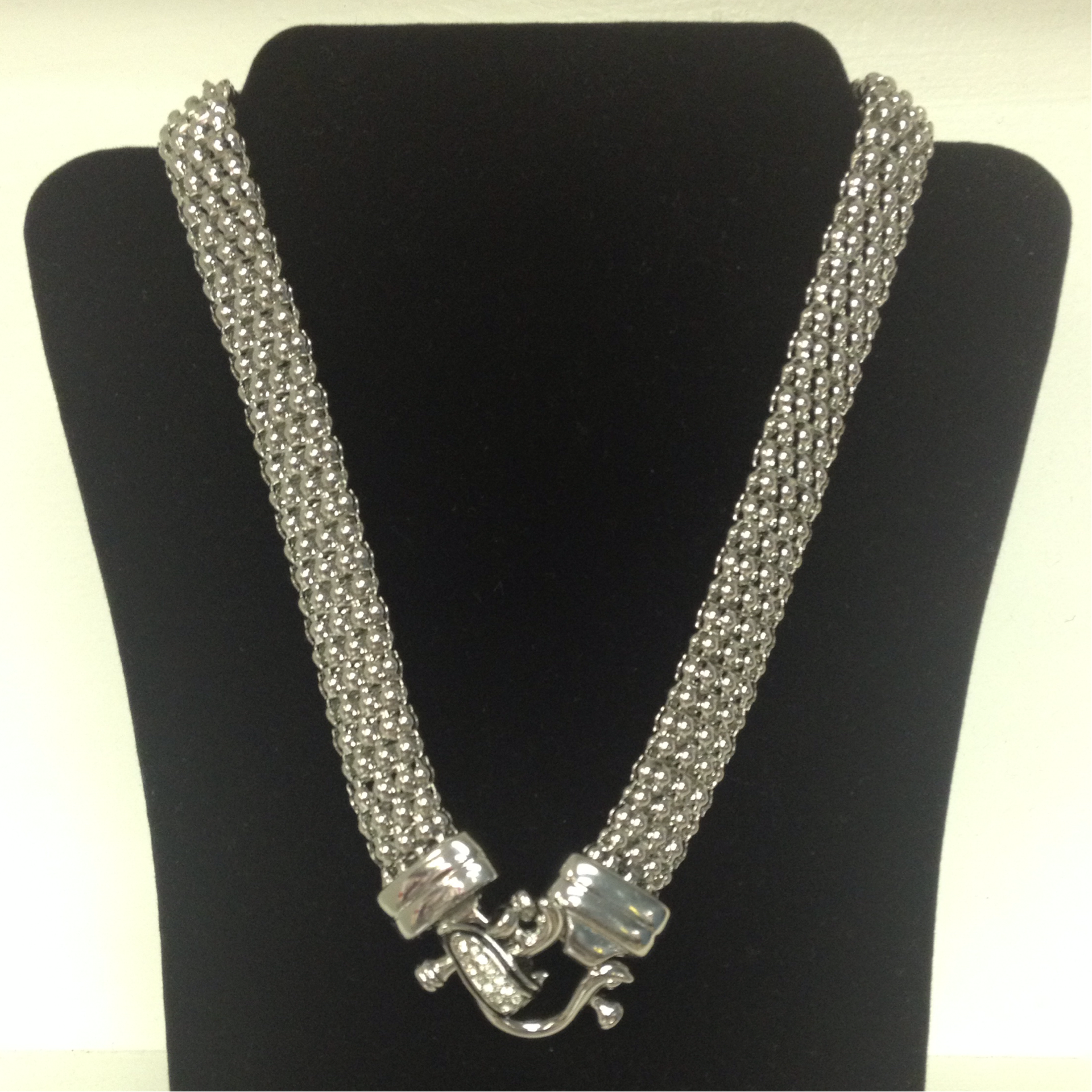 Silver necklace with Rhinestone clamp in  front $39